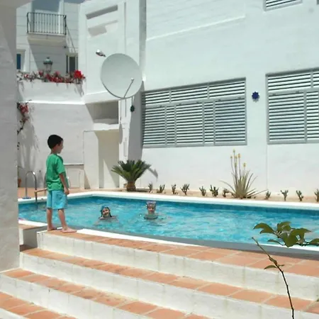 Mit Privatpool Fuer 7 Personen Ca 246 Qm In Nerja, Andalusien Costa Del Sol 度假居
